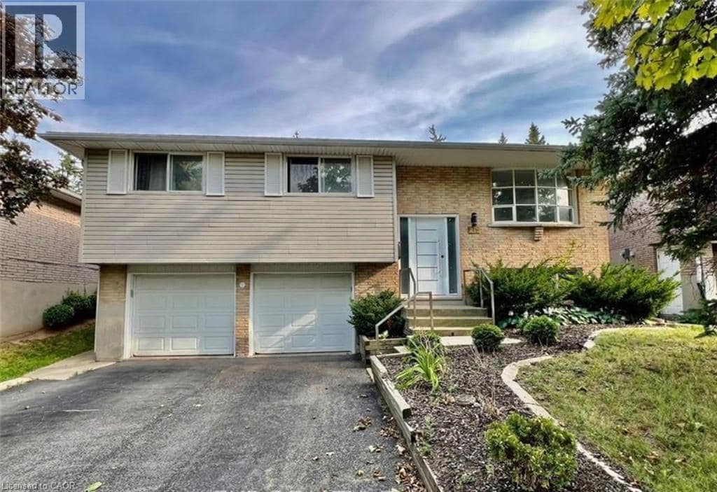 213 Northlake Dr in Waterloo, ON - Building Photo