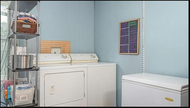 16 Oakland St in Rochester, NY - Building Photo - Building Photo
