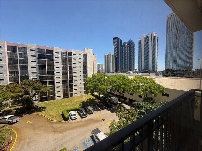 17011 N Bay Rd, Unit # 607 in Sunny Isles Beach, FL - Building Photo - Building Photo