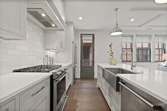 932 W Eleven Mile Rd in Royal Oak, MI - Building Photo - Building Photo