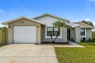 6403 Reef Cir in Tampa, FL - Building Photo