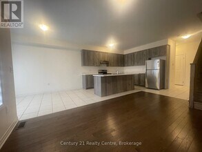 33 Brixham Ln in Brampton, ON - Building Photo - Building Photo