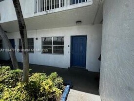 321 NE 1st Ct in Hallandale Beach, FL - Building Photo