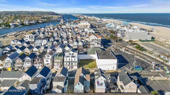 6 Center St in Sea Bright, NJ - Building Photo - Building Photo