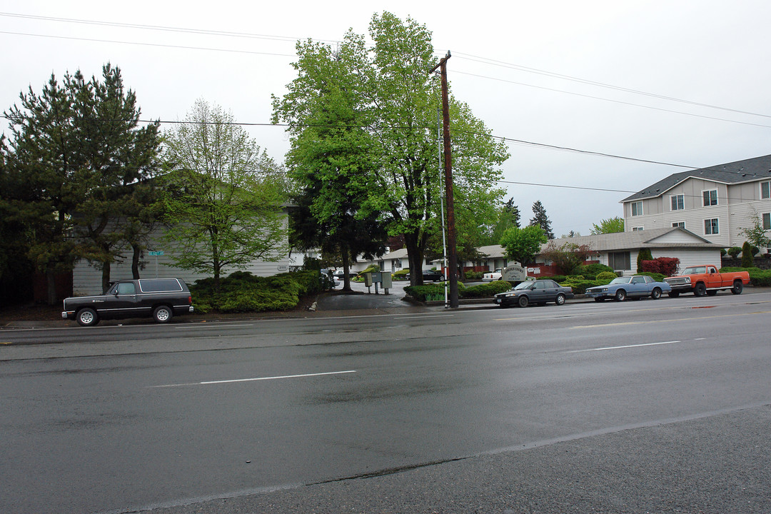 Lincoln Court in Portland, OR - Building Photo