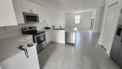 28647 SW 129th Ct in Homestead, FL - Foto de edificio - Building Photo