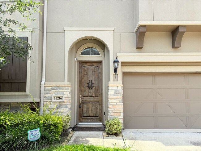 13216 Green Hills Dr in Houston, TX - Building Photo - Building Photo