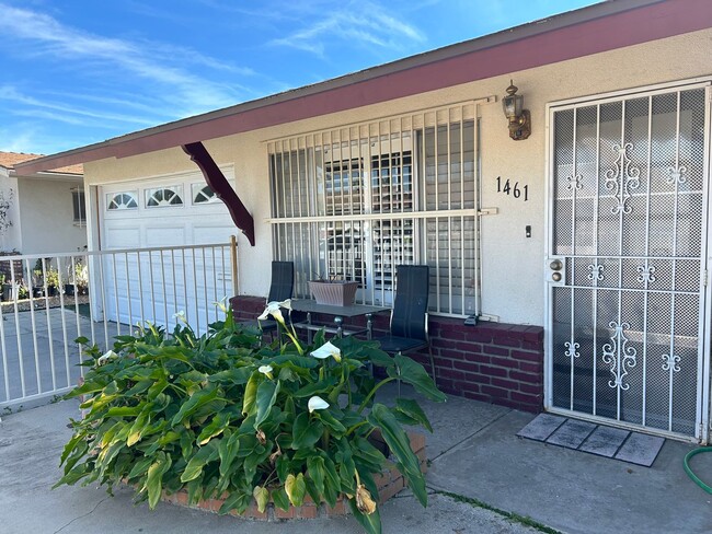 1461 W Mayberry Ave in Hemet, CA - Building Photo - Building Photo