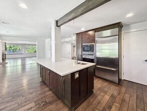 10058 NE 29th Pl in Bellevue, WA - Foto de edificio - Building Photo