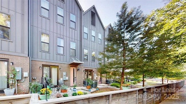 property at 4019 Plaza Row Ct