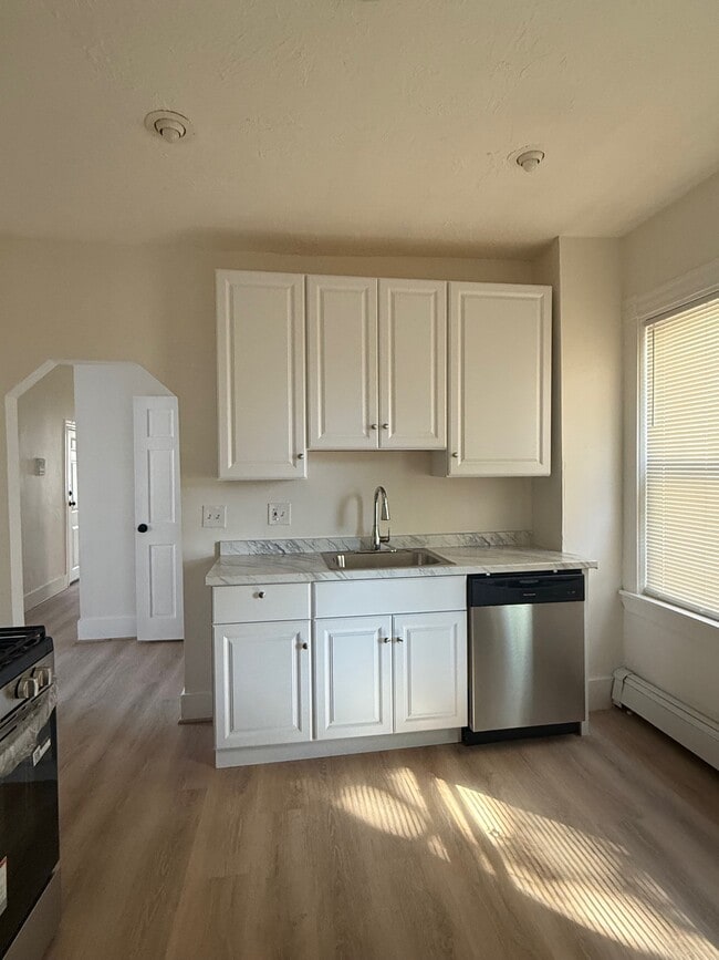 37 Standish St, Unit 2 in Boston, MA - Building Photo - Building Photo