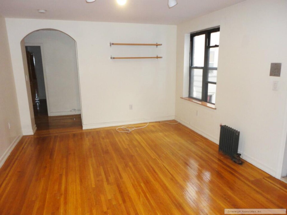 183 Pinehurst Ave in New York, NY - Building Photo