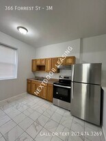 366 Forrest St in Jersey City, NJ - Building Photo