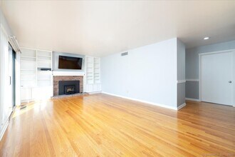 114 Heritage Vlg in Southbury, CT - Building Photo - Building Photo