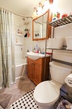 318 Saint Paul St, Unit 5 in Brookline, MA - Building Photo - Building Photo