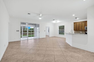 238 Stanhope Cir in Naples, FL - Building Photo - Building Photo