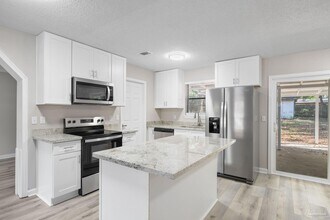 6406 Fairview Dr in Pensacola, FL - Building Photo - Building Photo