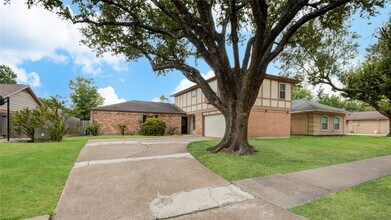 14211 Ella Lee Ln in Houston, TX - Building Photo - Building Photo
