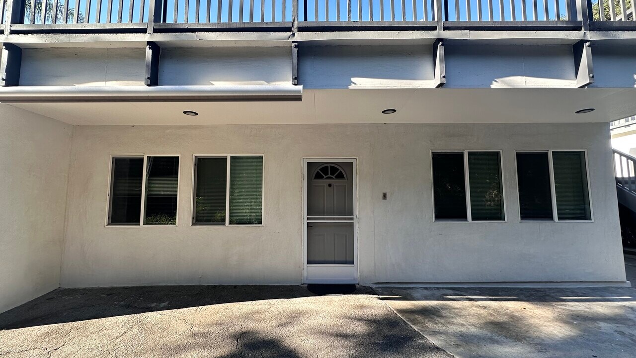 1714 Royal Blvd in Glendale, CA - Foto de edificio