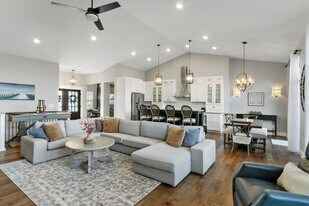 1175 La Salle Ct in Lake Geneva, WI - Building Photo