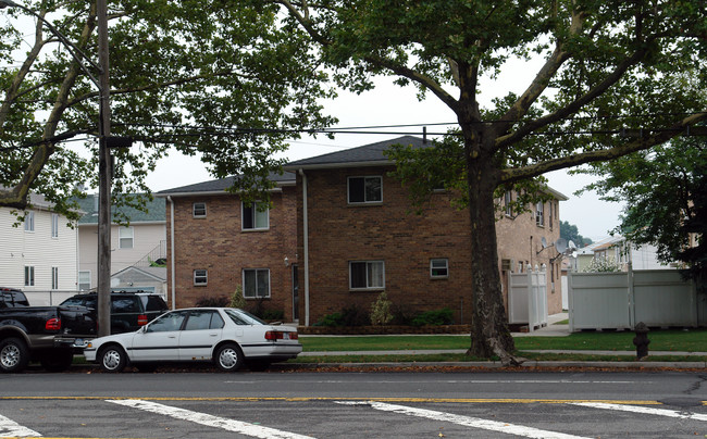 1279 Richmond Ave in Staten Island, NY - Building Photo - Building Photo