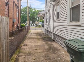 1614 Iranistan Ave in Bridgeport, CT - Building Photo - Building Photo