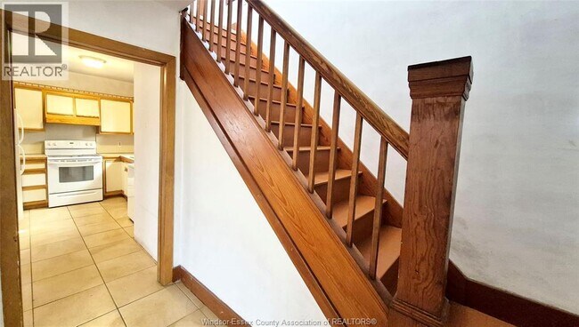 1068 Giles Blvd E in Windsor, ON - Building Photo - Building Photo