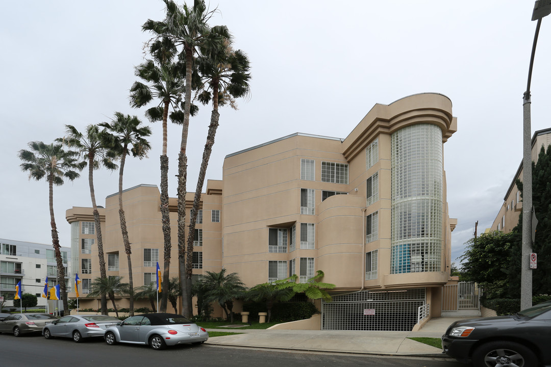 Westwood Kelton Towers in Los Angeles, CA - Foto de edificio