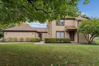 1410 Fairfax Ln in Buffalo Grove, IL - Building Photo - Building Photo