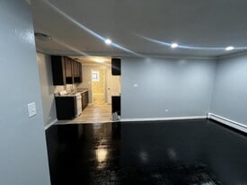 2112 E 79th St in Chicago, IL - Building Photo