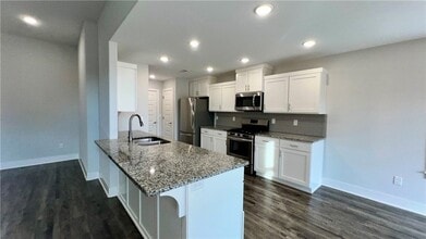 331 W Taverner Xing in Farmington, AR - Foto de edificio - Building Photo