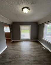 512 W Walnut St in Independence, MO - Building Photo - Building Photo