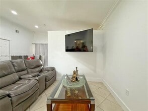 18331 SW 135th Ave in Miami, FL - Foto de edificio - Building Photo