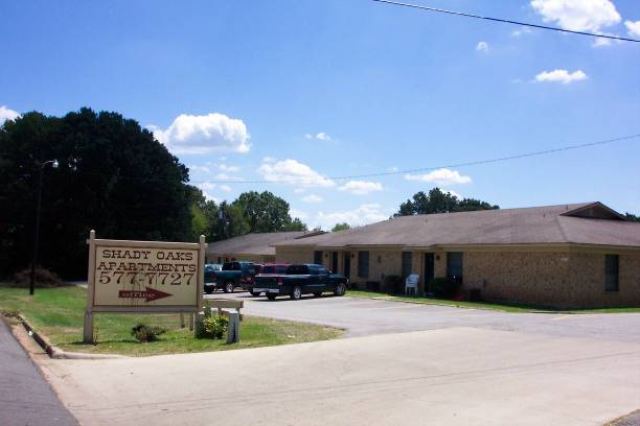 Shady Oaks Apartments in Mount Pleasant, TX - Building Photo