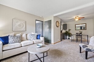 Crosswinds Villas in Wichita, KS - Building Photo