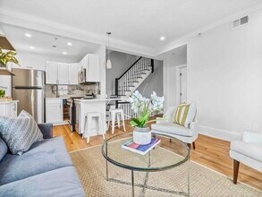 13 Emerson St, Unit 2 in Newton, MA - Building Photo - Building Photo