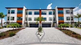 771 Gran Kaymen Way in Apollo Beach, FL - Building Photo