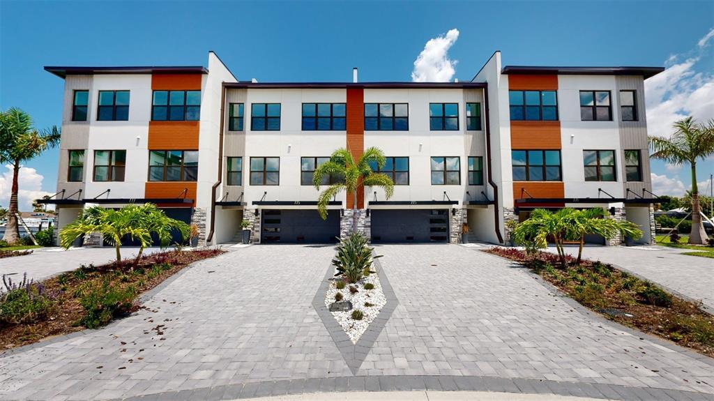 771 Gran Kaymen Way in Apollo Beach, FL - Building Photo