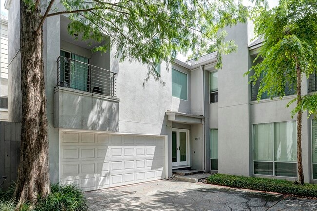 property at 3107 Greenbriar Dr