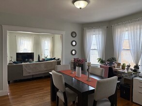 14 Granfield Ave, Unit #3 in Boston, MA - Foto de edificio - Building Photo