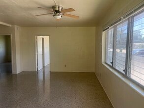 505 NE 150th St, Unit 1 in Miami, FL - Foto de edificio - Building Photo