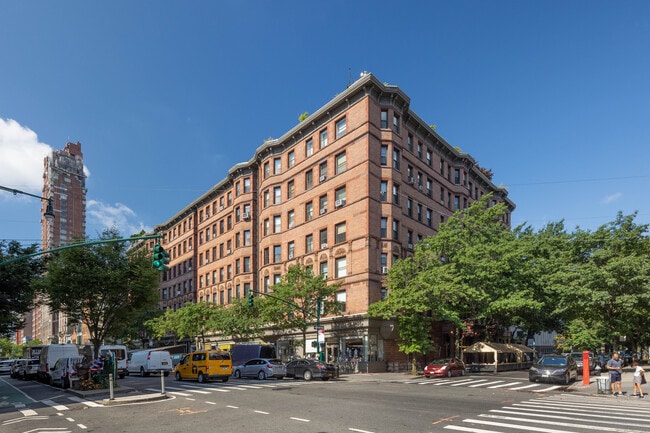 Endicott Apartments in New York, NY - Building Photo - Building Photo