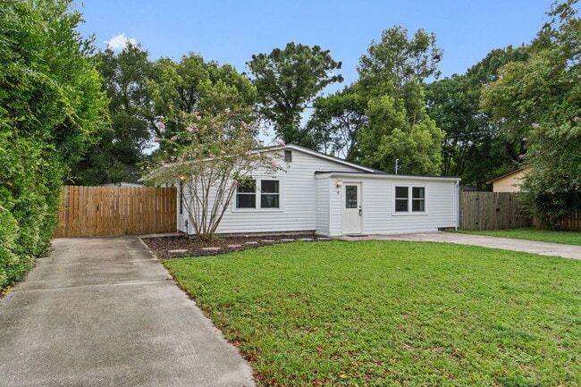 property at 4 Highland Dr NW