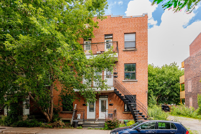 935 Du Couvent Rue in Montréal, QC - Building Photo - Building Photo