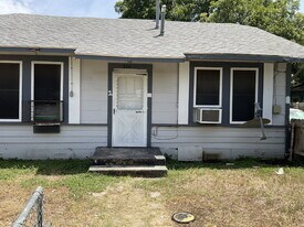 214 E Huff Ave in San Antonio, TX - Building Photo
