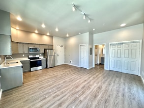 2330 Yakima Ct in Tacoma, WA - Building Photo - Building Photo