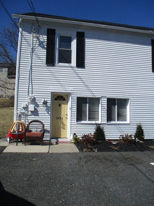 5473 Main St in Hokendauqua, PA - Building Photo