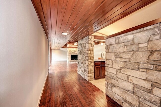 1615 Elmhurst Dr in Austin, TX - Building Photo - Building Photo