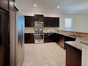 21614 Champagne Dr E in Porter, TX - Building Photo - Building Photo
