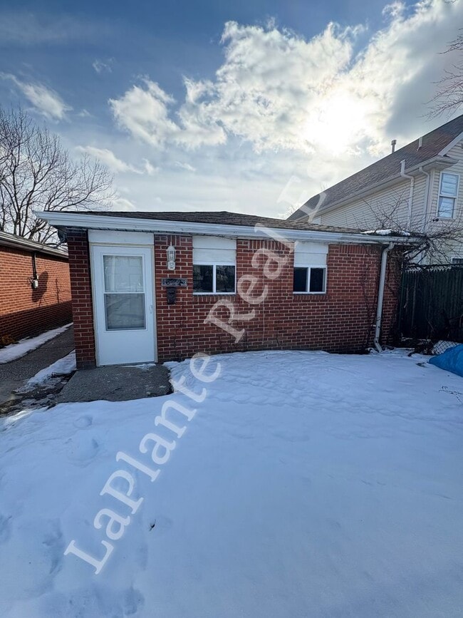 property at 1622 Milburn Ave